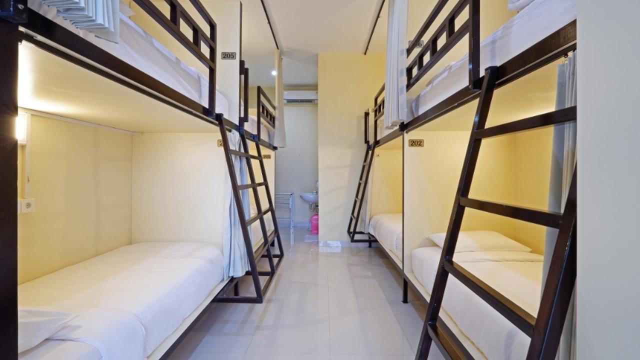 V Canggu Dormitory Exterior foto